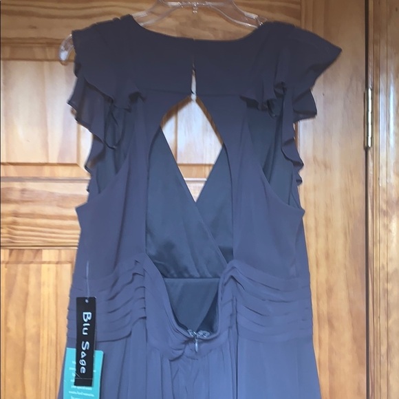 Gown - Picture 4 of 4